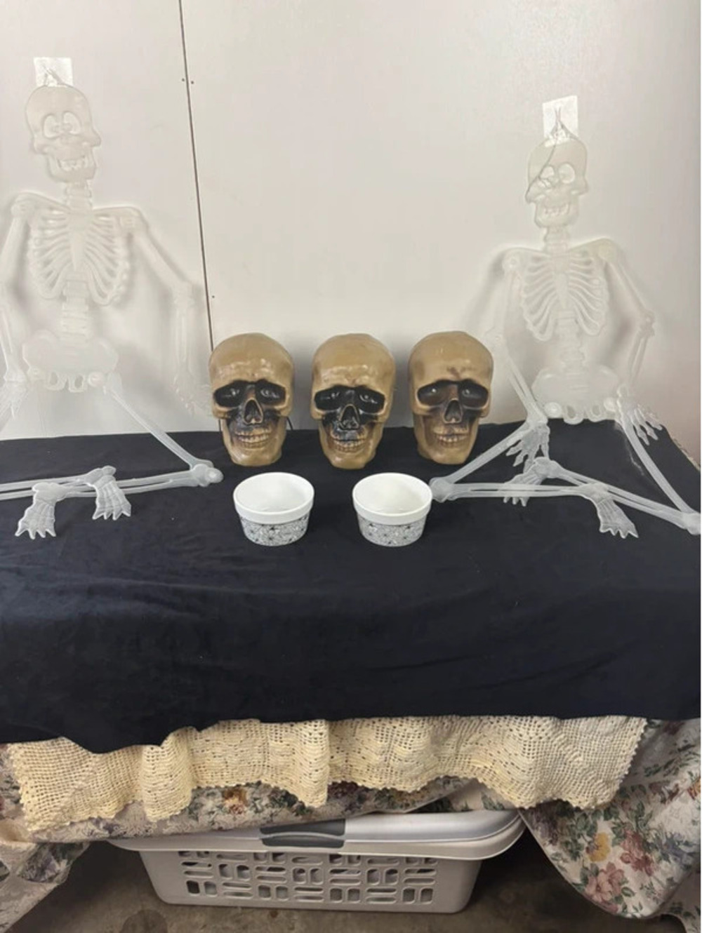 Halloween Skeleton Skull Décor Bundle Animated Heads Skeletons Spider Bowls